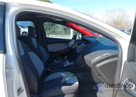 2016 Ford Focus St z USA, uszkodzony, nr VIN 1FADP3L99GL306282